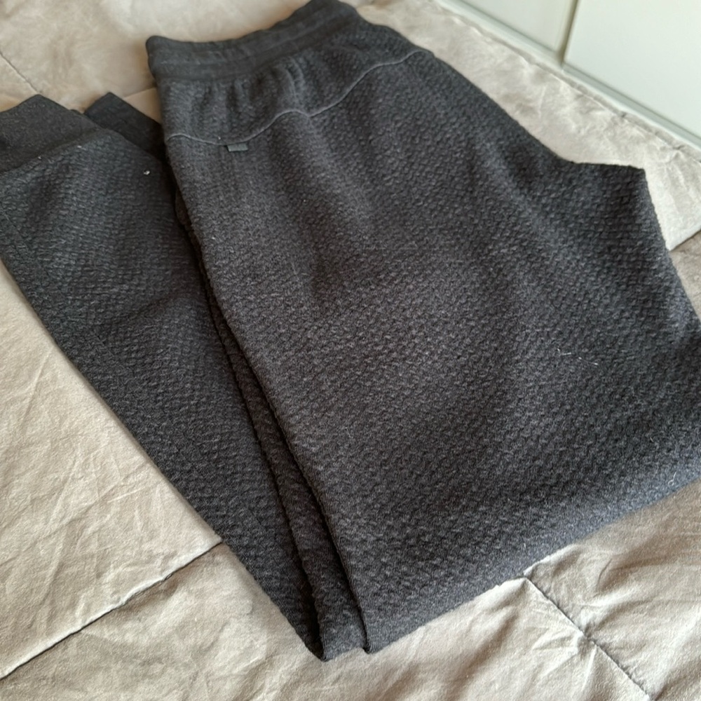 Lululemon bubble jogger